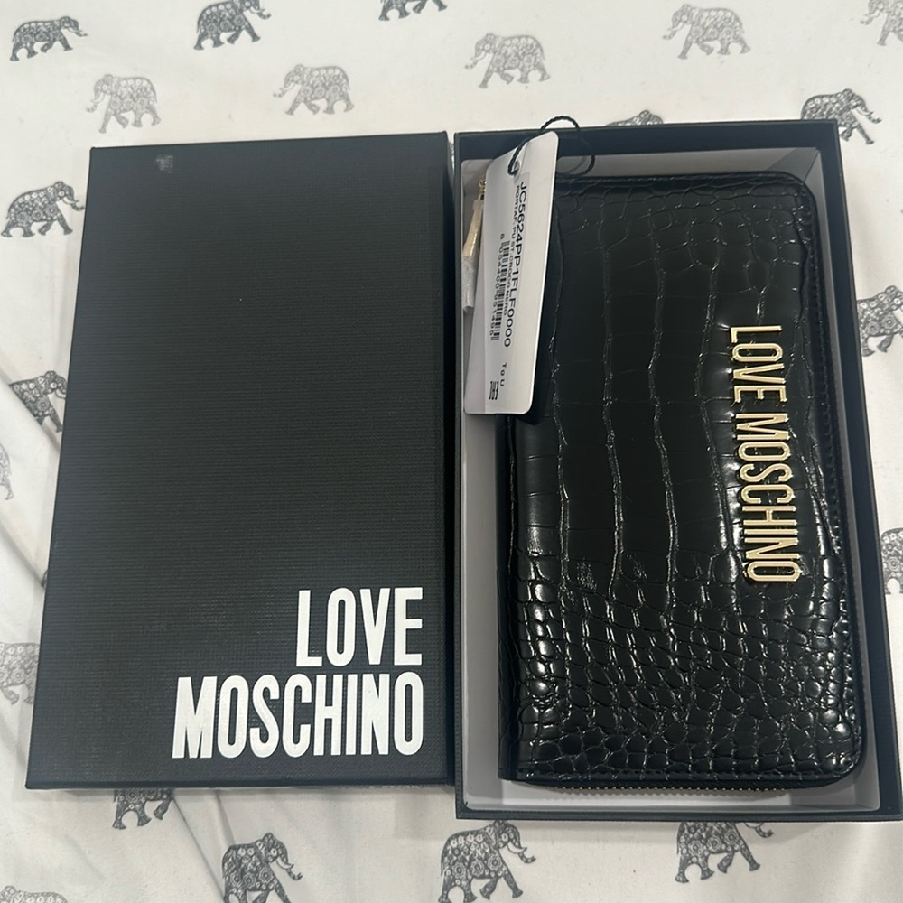 Love moschino